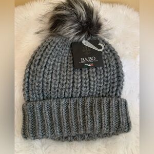 BA-BO ladies gray acrylic Wool knitted Pom Pom beanie hat NWT